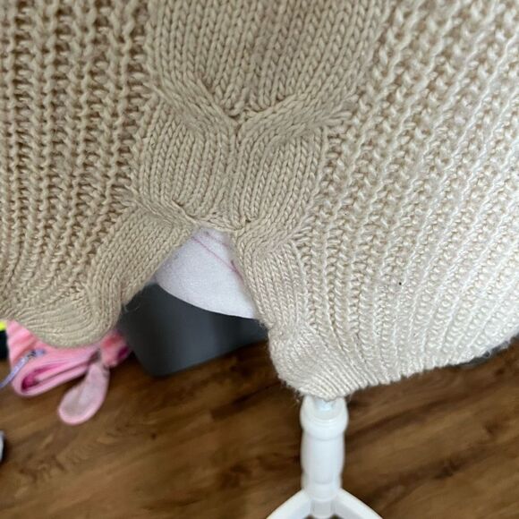 Ryu Women's Cable Knit Long Sleeve V-neck Pullover Sweater Tan Small to Medium - Picture 5 of 6